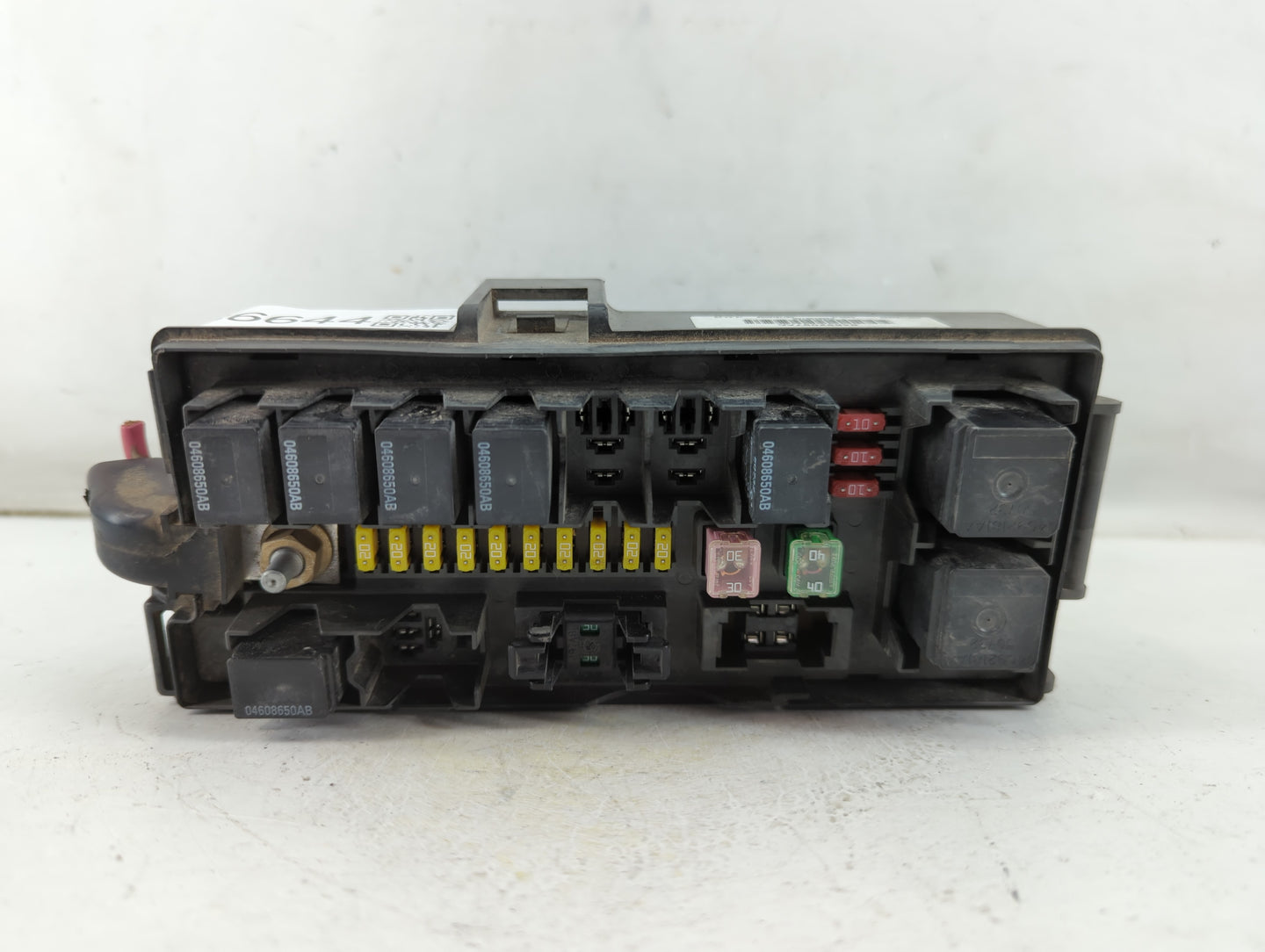 2007 Chrysler Aspen Fusebox Fuse Box Panel Relay Module P/N:04692097AC Fits OEM Used Auto Parts - Oemusedautoparts1.com