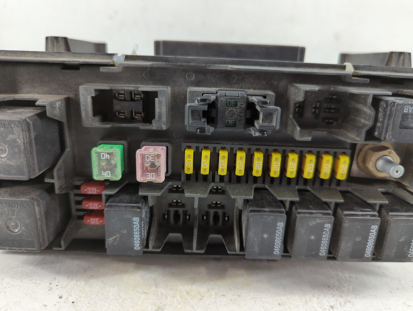 2007 Chrysler Aspen Fusebox Fuse Box Panel Relay Module P/N:04692097AC Fits OEM Used Auto Parts - Oemusedautoparts1.com