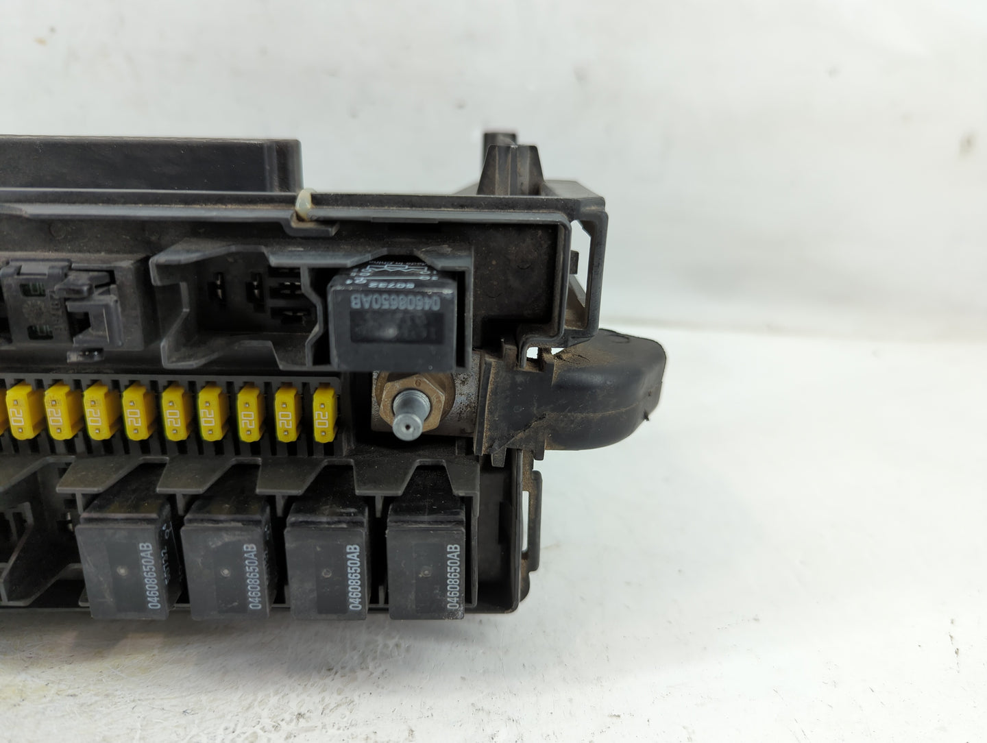 2007 Chrysler Aspen Fusebox Fuse Box Panel Relay Module P/N:04692097AC Fits OEM Used Auto Parts - Oemusedautoparts1.com
