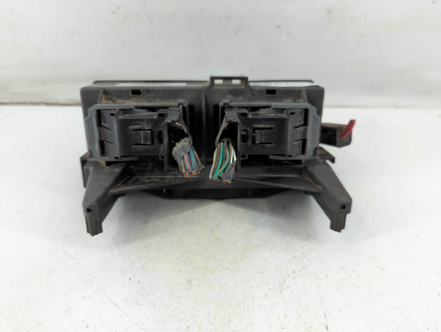 2007 Chrysler Aspen Fusebox Fuse Box Panel Relay Module P/N:04692097AC Fits OEM Used Auto Parts - Oemusedautoparts1.com