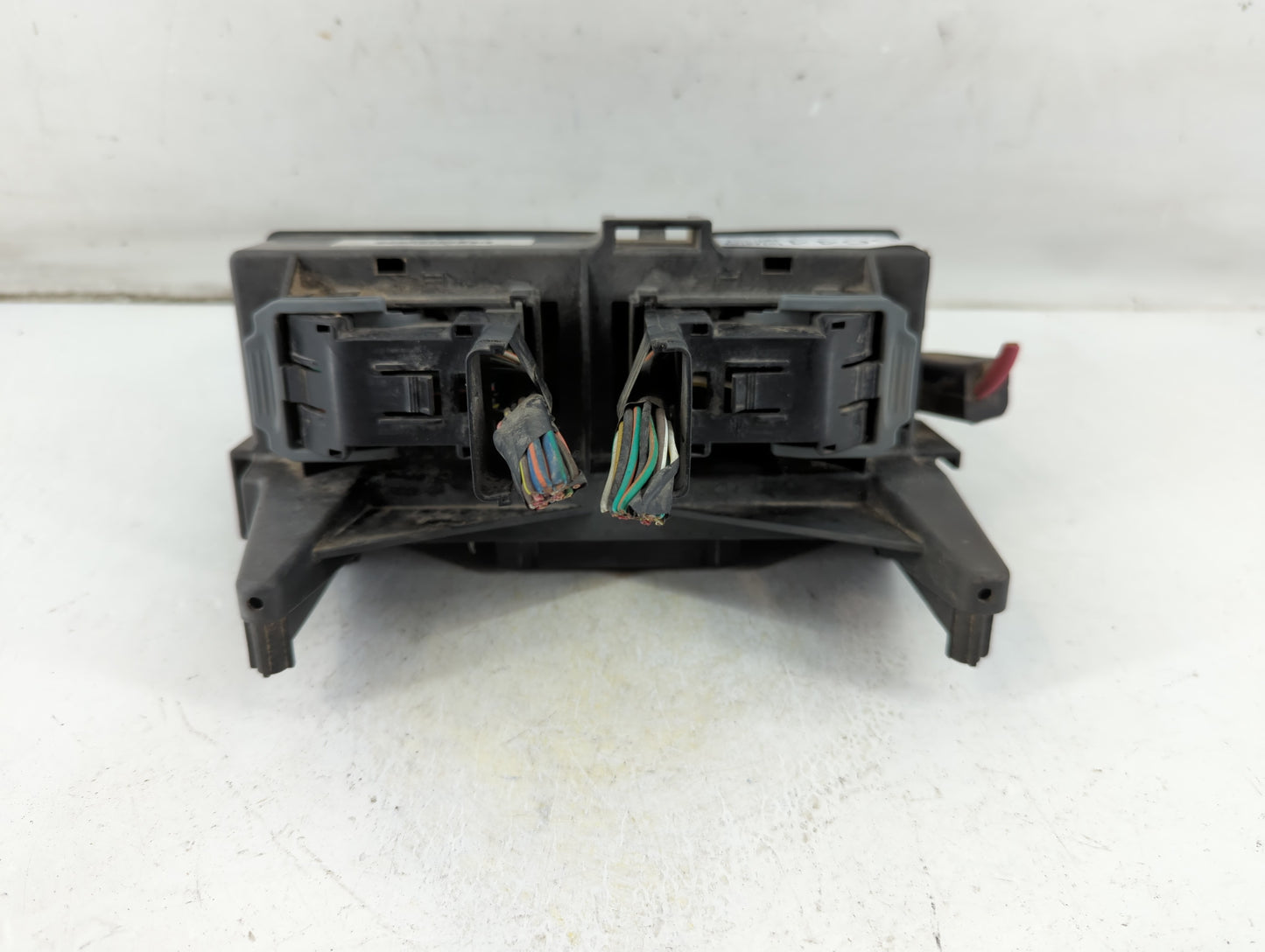 2007 Chrysler Aspen Fusebox Fuse Box Panel Relay Module P/N:04692097AC Fits OEM Used Auto Parts - Oemusedautoparts1.com