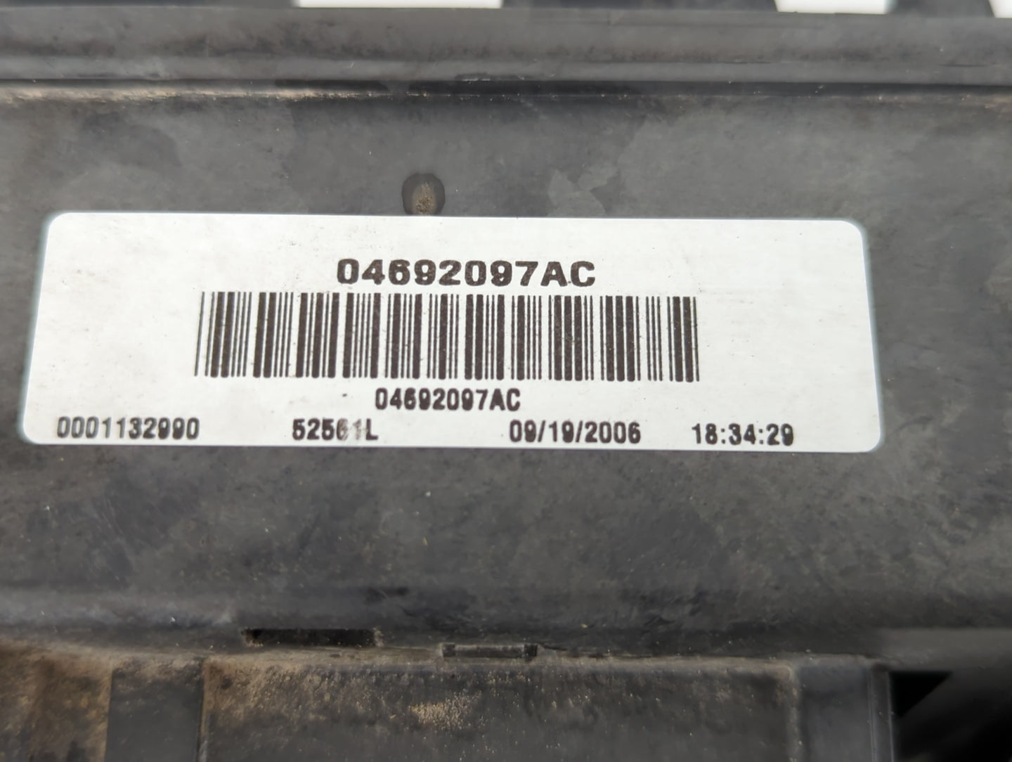 2007 Chrysler Aspen Fusebox Fuse Box Panel Relay Module P/N:04692097AC Fits OEM Used Auto Parts - Oemusedautoparts1.com