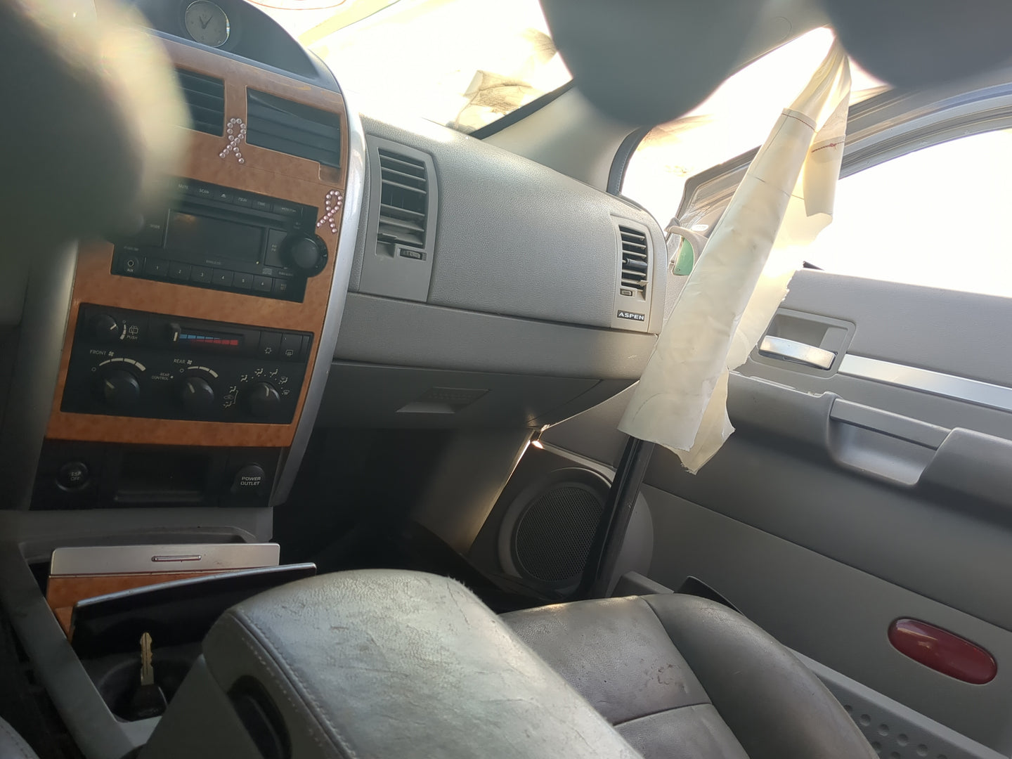 2007 Chrysler Aspen Passenger Glove Box Door Storage Compartment - Oemusedautoparts1.com