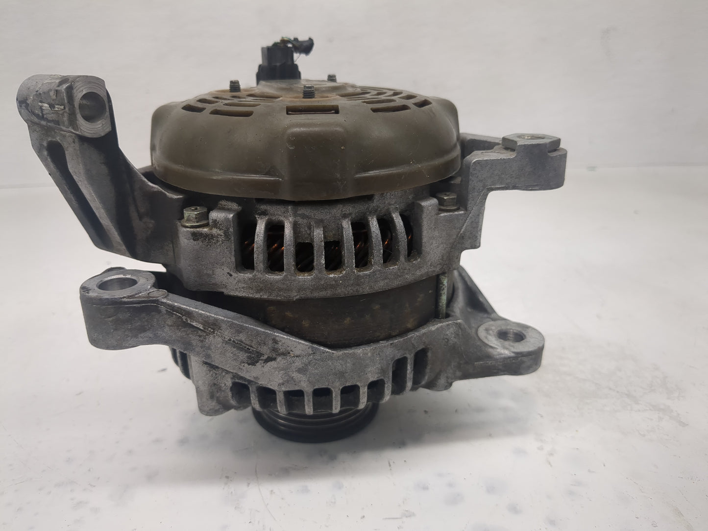 2007-2009 Chrysler Aspen Alternator Replacement Generator Charging Assembly Engine OEM Fits OEM Used Auto Parts - Oemusedaut