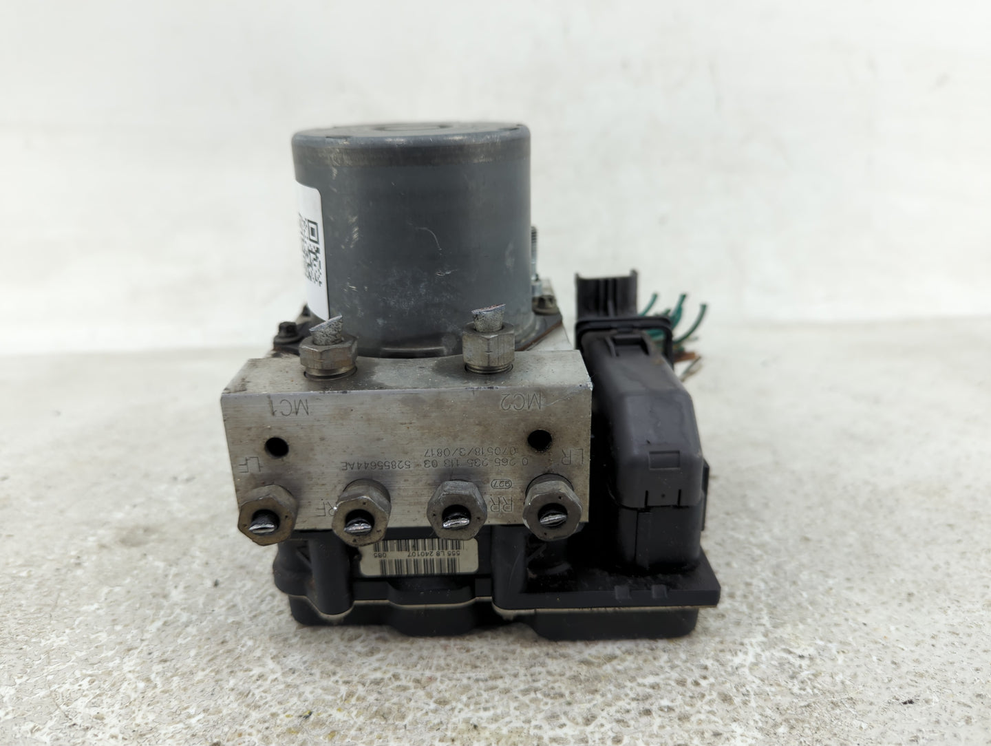 2007 Chrysler Aspen ABS Pump Control Module Replacement P/N:52855644AE 0 265 235 113 Fits OEM Used Auto Parts - Oemusedautop