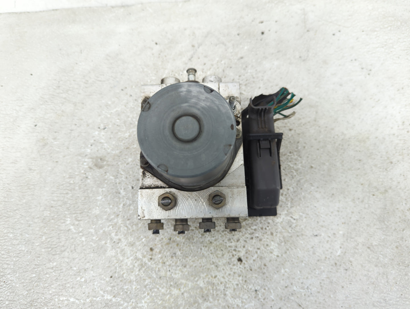 2007 Chrysler Aspen ABS Pump Control Module Replacement P/N:52855644AE 0 265 235 113 Fits OEM Used Auto Parts - Oemusedautop