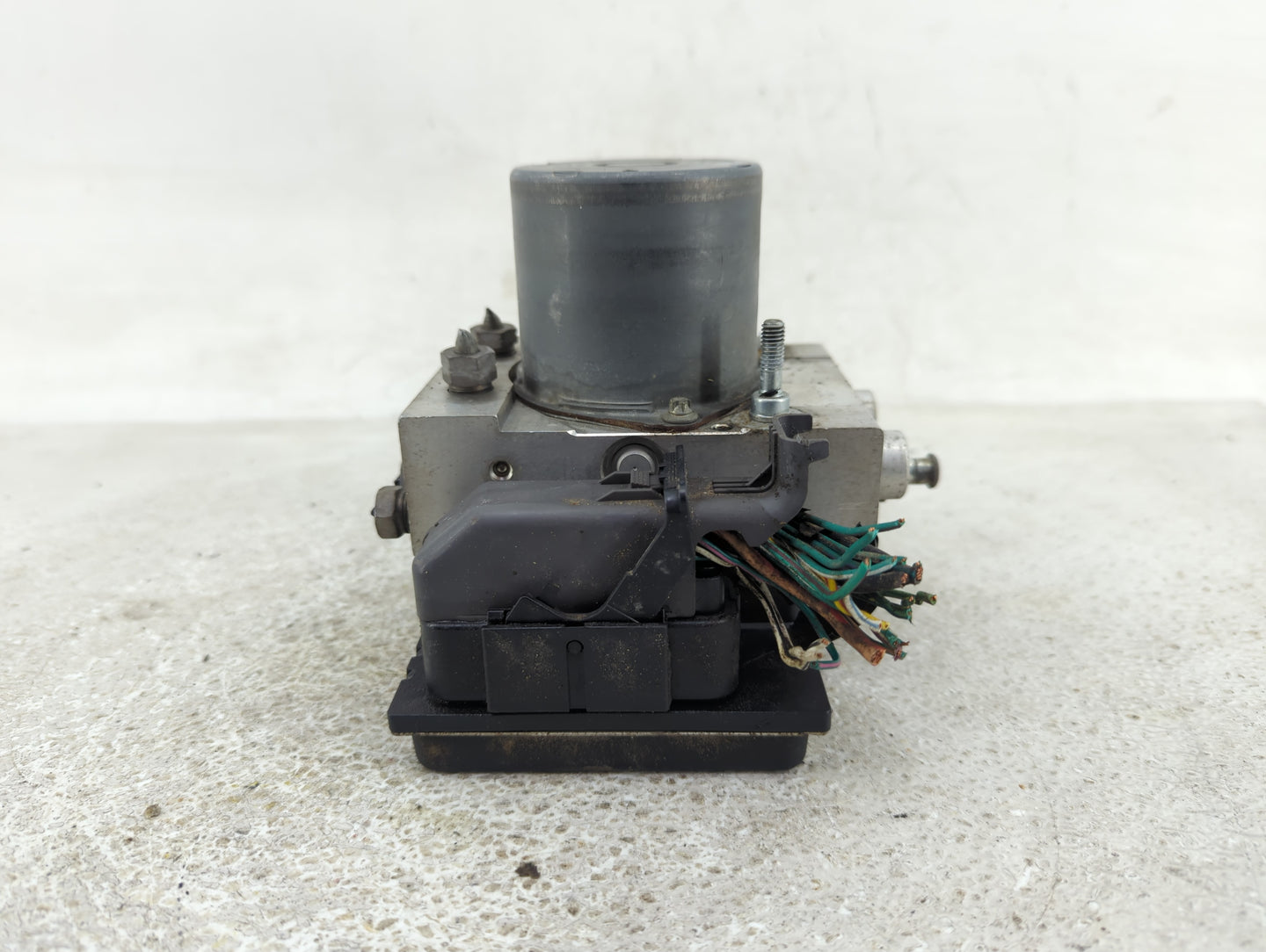 2007 Chrysler Aspen ABS Pump Control Module Replacement P/N:52855644AE 0 265 235 113 Fits OEM Used Auto Parts - Oemusedautop