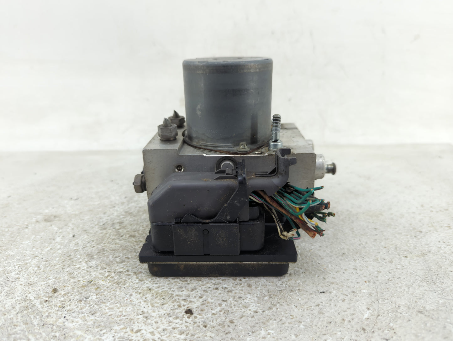 2007 Chrysler Aspen ABS Pump Control Module Replacement P/N:52855644AE 0 265 235 113 Fits OEM Used Auto Parts - Oemusedautop