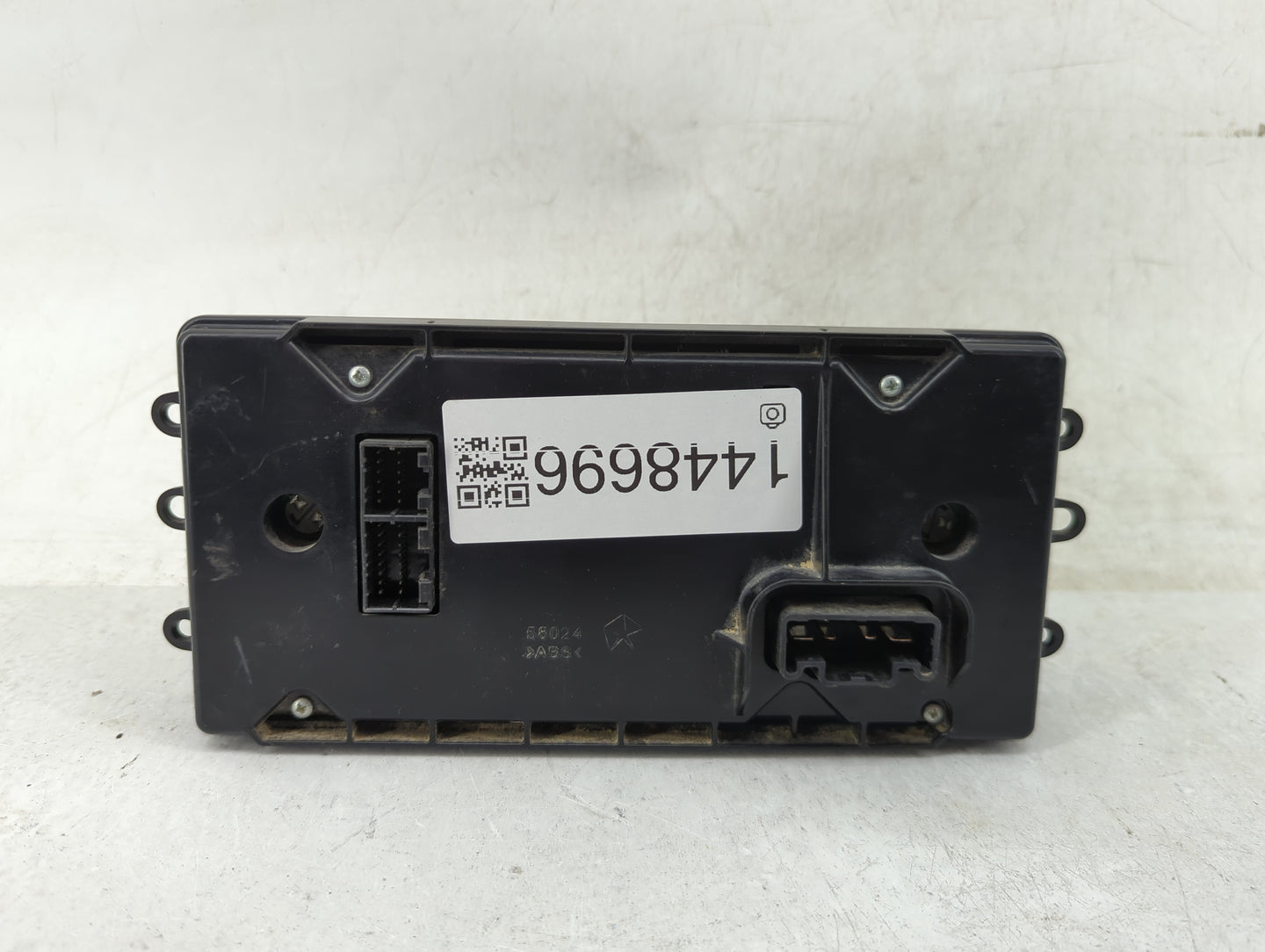 2007 Chrysler Aspen Climate Control Module Temperature AC/Heater Replacement P/N:P55056675AF Fits OEM Used Auto Parts - Oemu