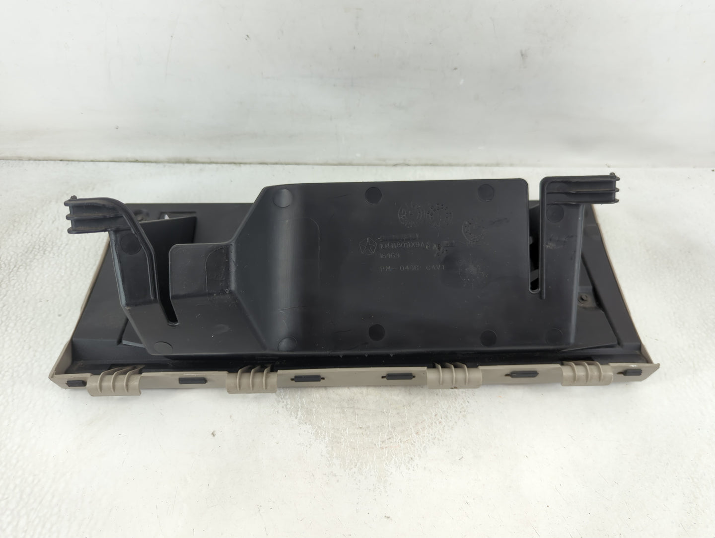 2007 Chrysler Aspen Passenger Glove Box Door Storage Compartment 806666 - Oemusedautoparts1.com