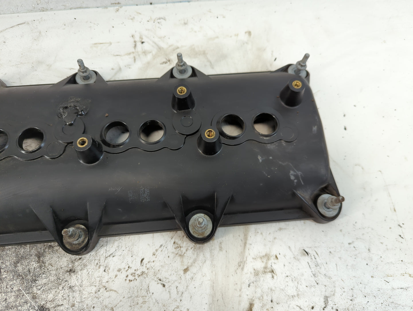 2007 Chrysler Aspen Driver Left Cylinder Head Valve Cover P/N:P53022755HA Fits OEM Used Auto Parts - Oemusedautoparts1.com