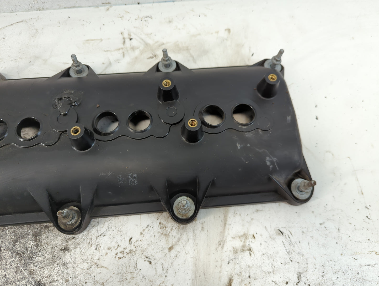 2007 Chrysler Aspen Driver Left Cylinder Head Valve Cover P/N:P53022755HA Fits OEM Used Auto Parts - Oemusedautoparts1.com