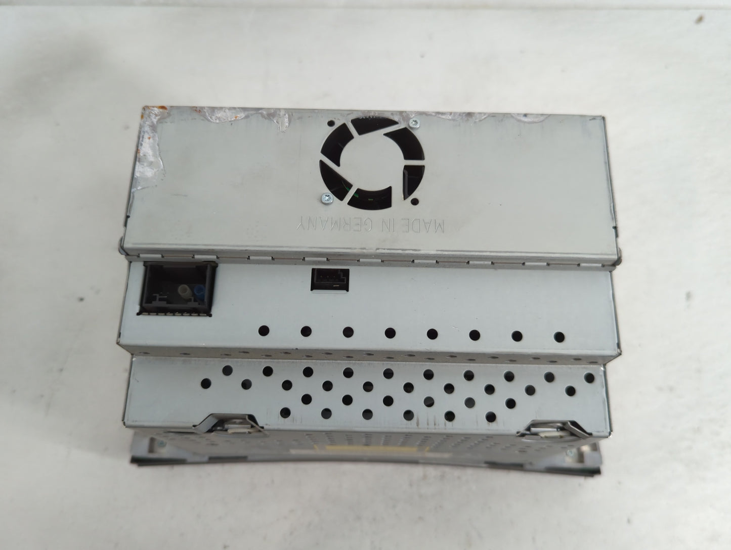 2007 Chrysler E Class Radio AM FM Cd Player Receiver Replacement P/N:A 211 820 34 97 Fits OEM Used Auto Parts - Oemusedautop