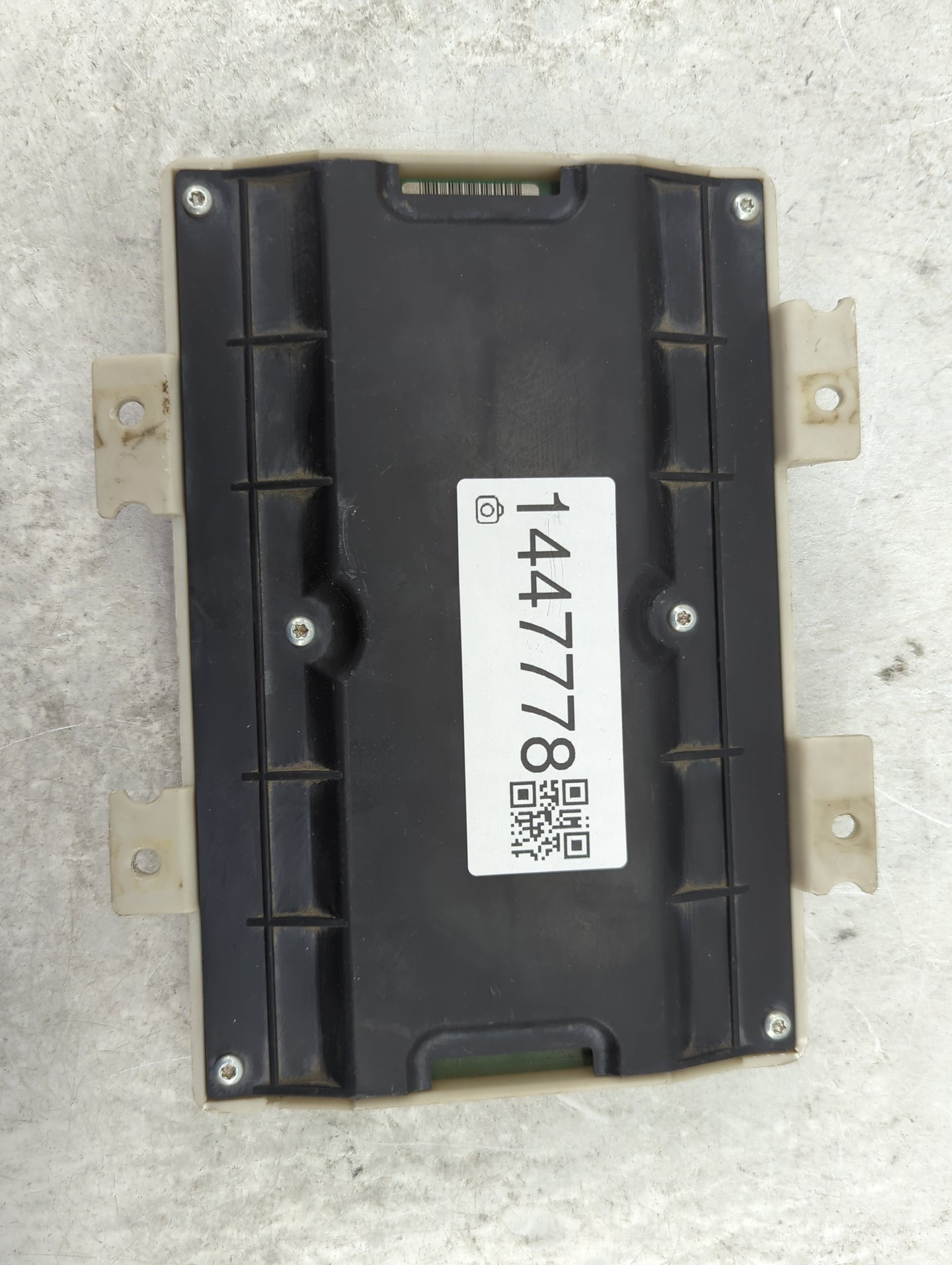 2007-2008 Chrysler Pacifica Body Control Module Bcm Inner Cabin Fuse Box - Oemusedautoparts1.com