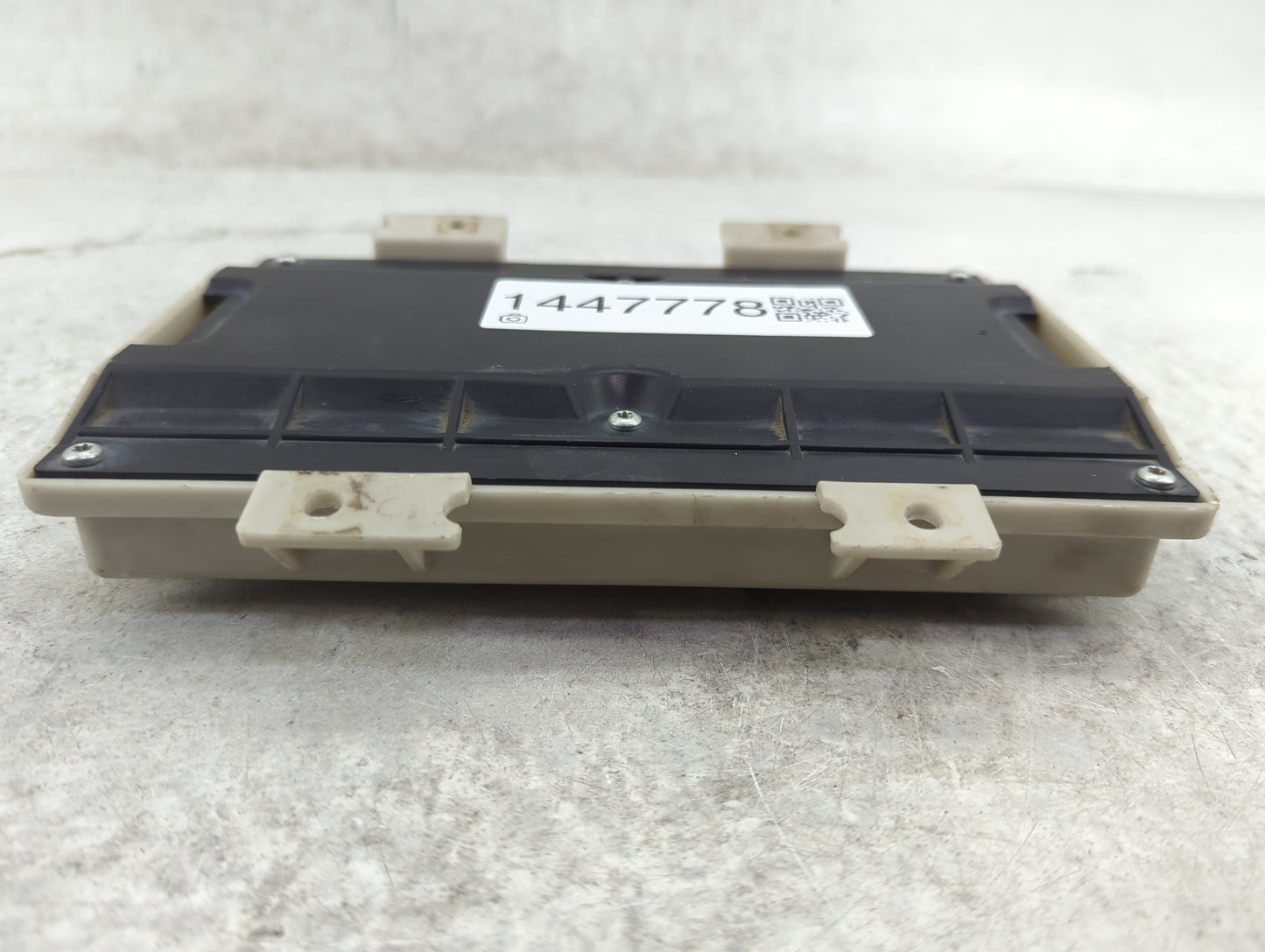 2007-2008 Chrysler Pacifica Body Control Module Bcm Inner Cabin Fuse Box - Oemusedautoparts1.com