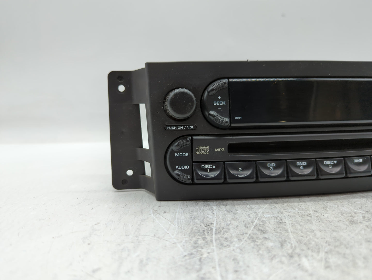 2004-2008 Chrysler Pacifica Am Fm Cd Player Radio Receiver - Oemusedautoparts1.com