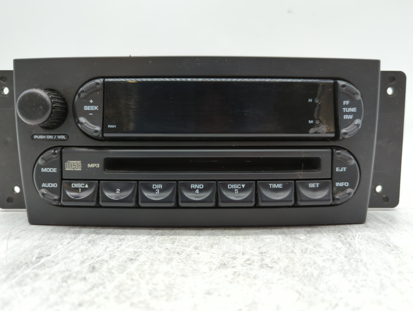 2004-2008 Chrysler Pacifica Am Fm Cd Player Radio Receiver - Oemusedautoparts1.com