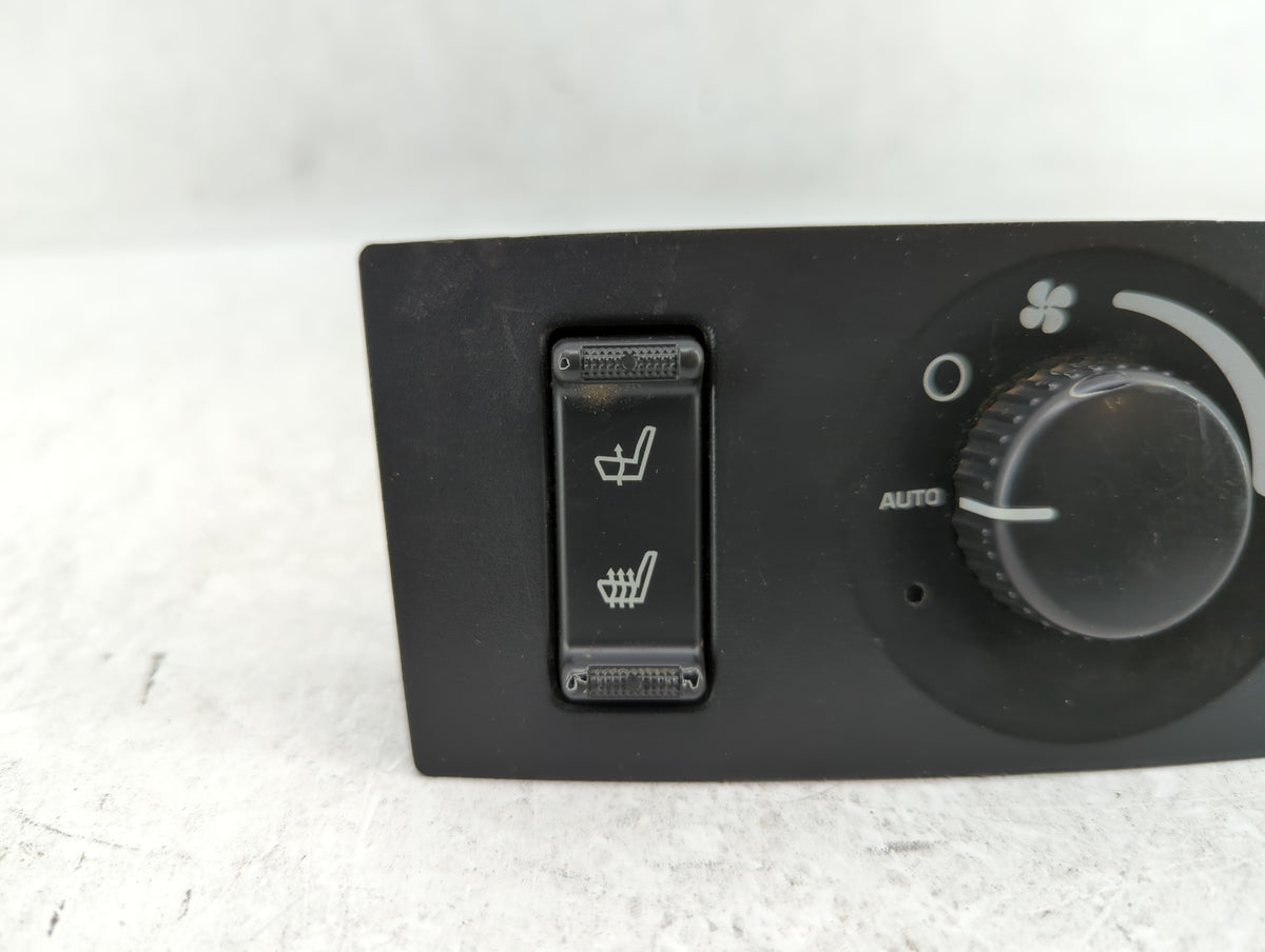 2004-2008 Chrysler Pacifica Climate Control Module Temperature AC/Heater Replacement P/N:0UB51TRMAC 0UB52TRMAC Fits OEM Used
