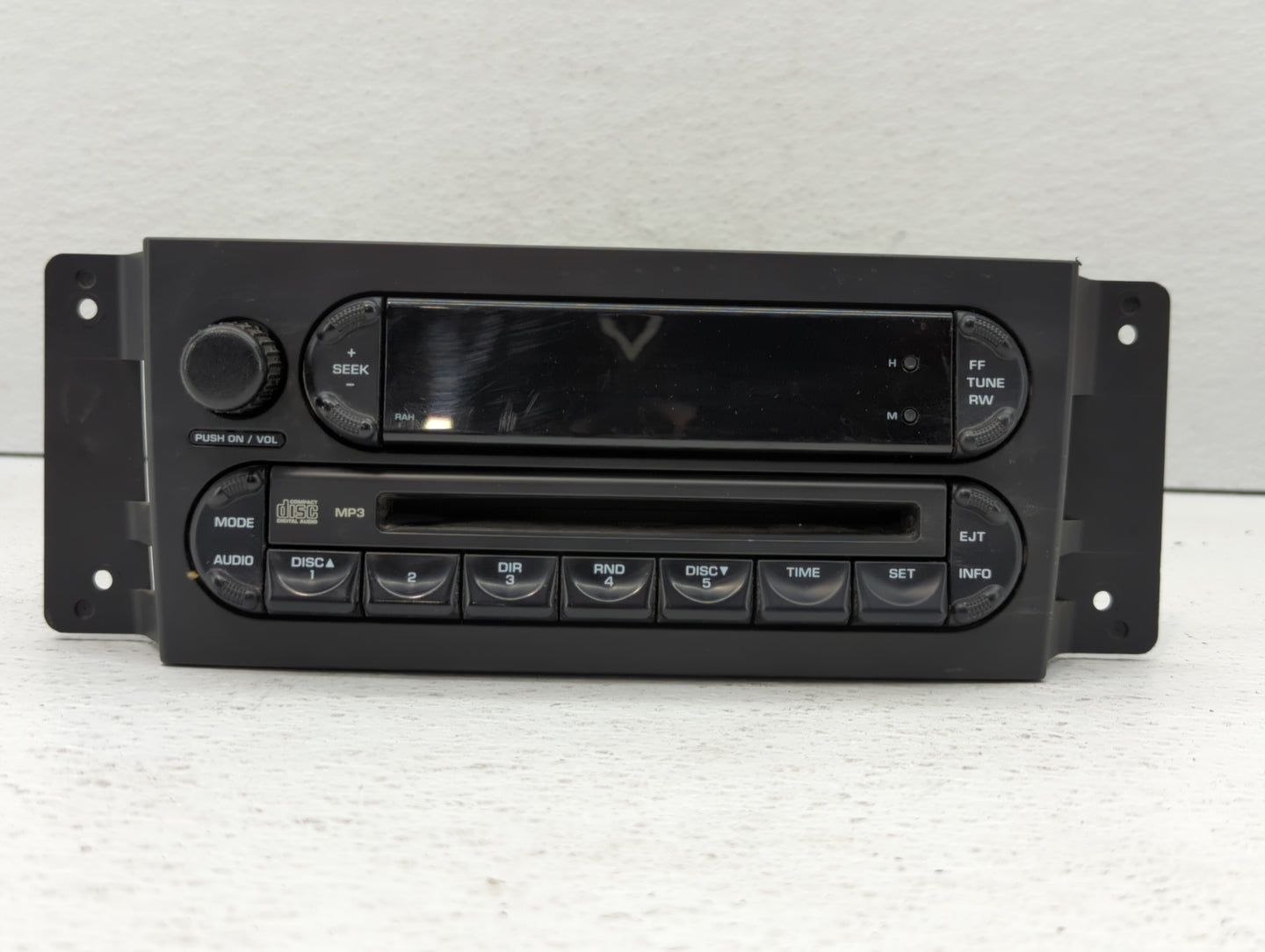 2004-2008 Chrysler Pacifica Am Fm Cd Player Radio Receiver - Oemusedautoparts1.com