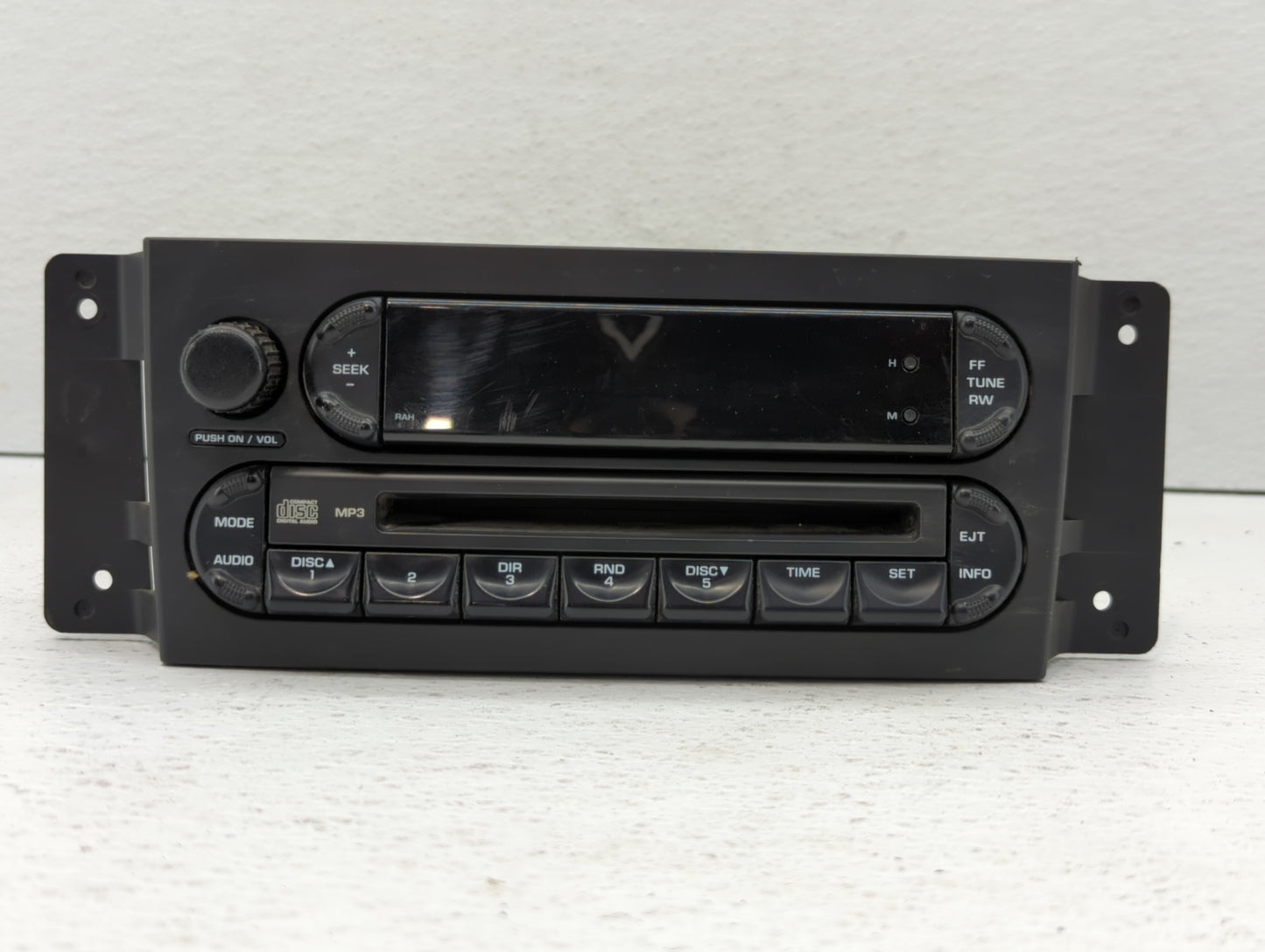 2004-2008 Chrysler Pacifica Am Fm Cd Player Radio Receiver - Oemusedautoparts1.com