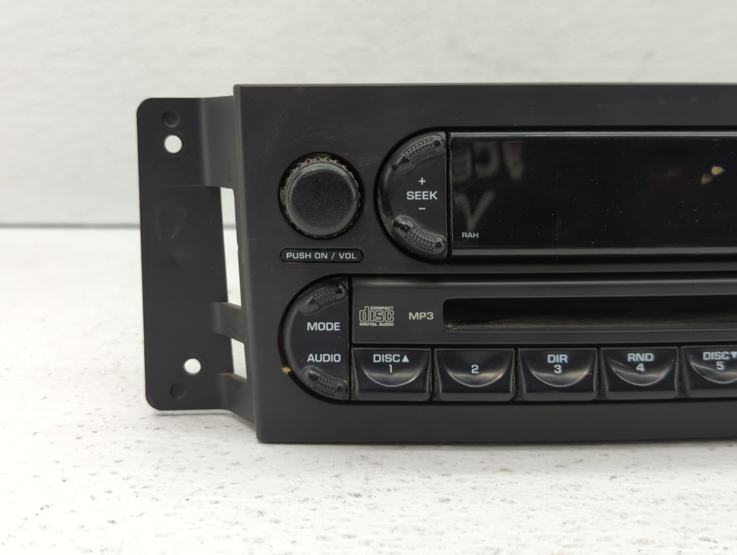 2004-2008 Chrysler Pacifica Am Fm Cd Player Radio Receiver - Oemusedautoparts1.com