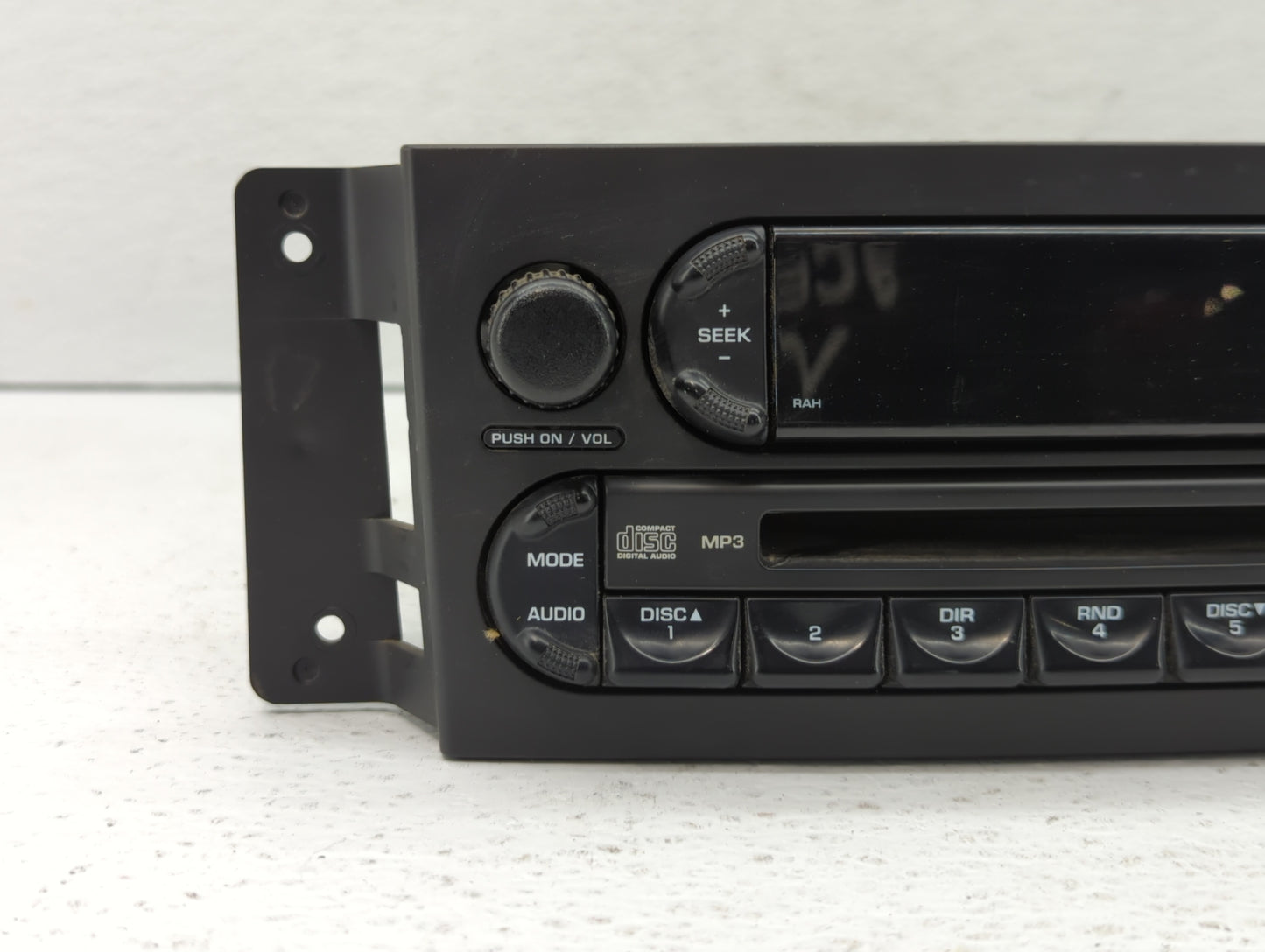 2004-2008 Chrysler Pacifica Am Fm Cd Player Radio Receiver - Oemusedautoparts1.com