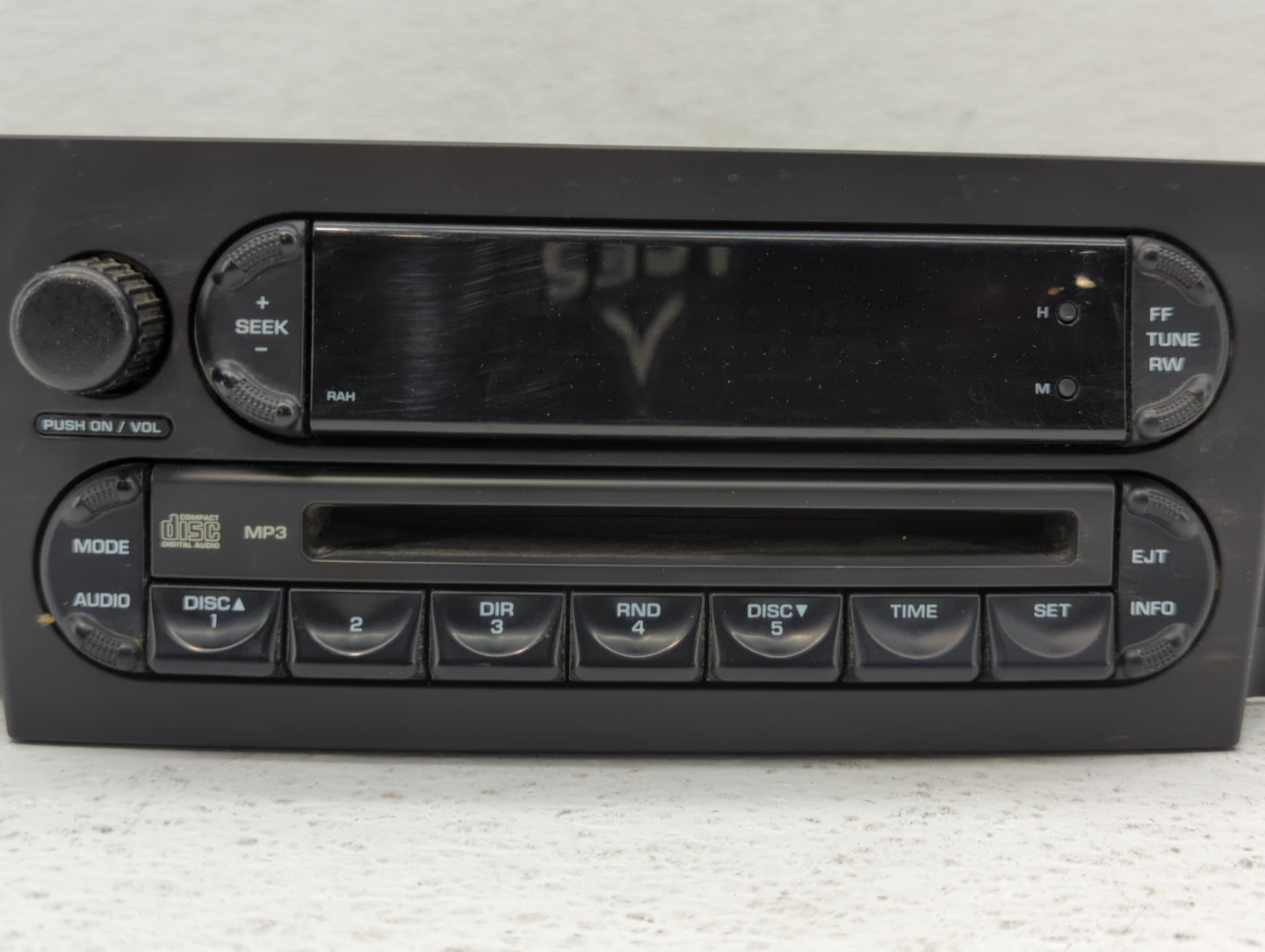 2004-2008 Chrysler Pacifica Am Fm Cd Player Radio Receiver - Oemusedautoparts1.com