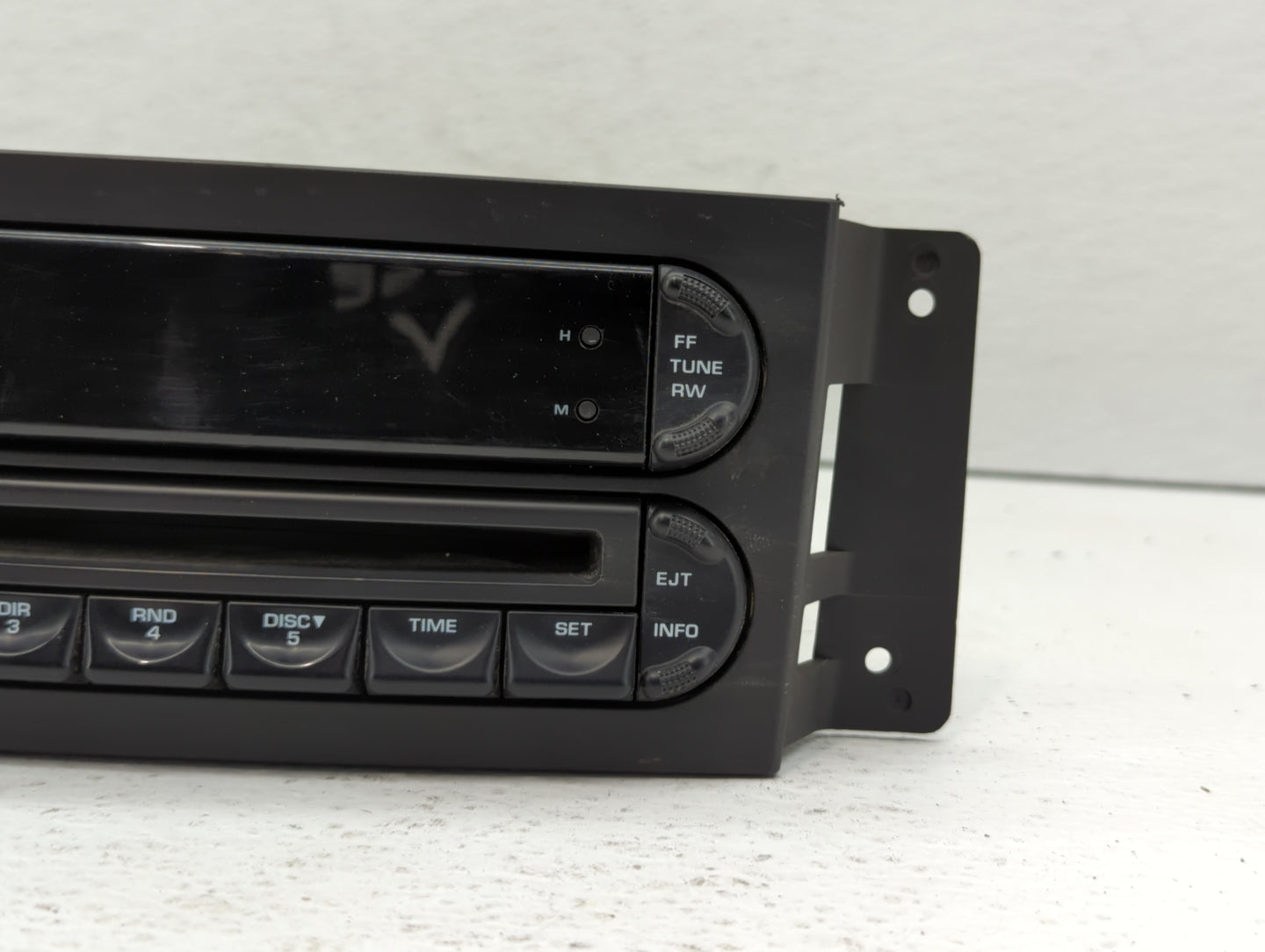 2004-2008 Chrysler Pacifica Am Fm Cd Player Radio Receiver - Oemusedautoparts1.com