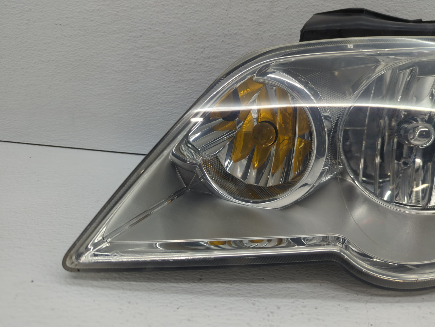 2007-2008 Chrysler Pacifica Driver Left Oem Head Light Headlight Lamp - Oemusedautoparts1.com
