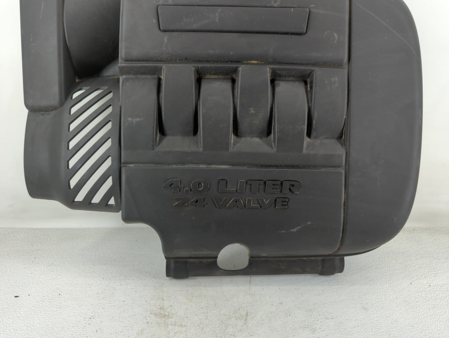 2007 Chrysler Pacifica Engine Cover - Oemusedautoparts1.com