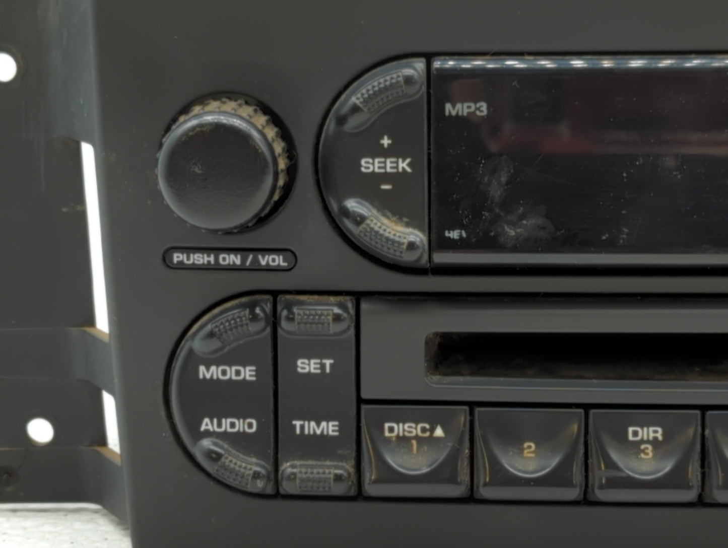 2007-2008 Chrysler Pacifica Am Fm Cd Player Radio Receiver - Oemusedautoparts1.com