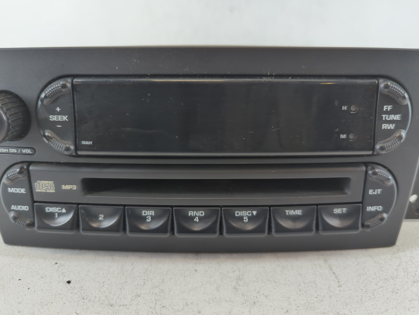 2004-2008 Chrysler Pacifica Am Fm Cd Player Radio Receiver - Oemusedautoparts1.com