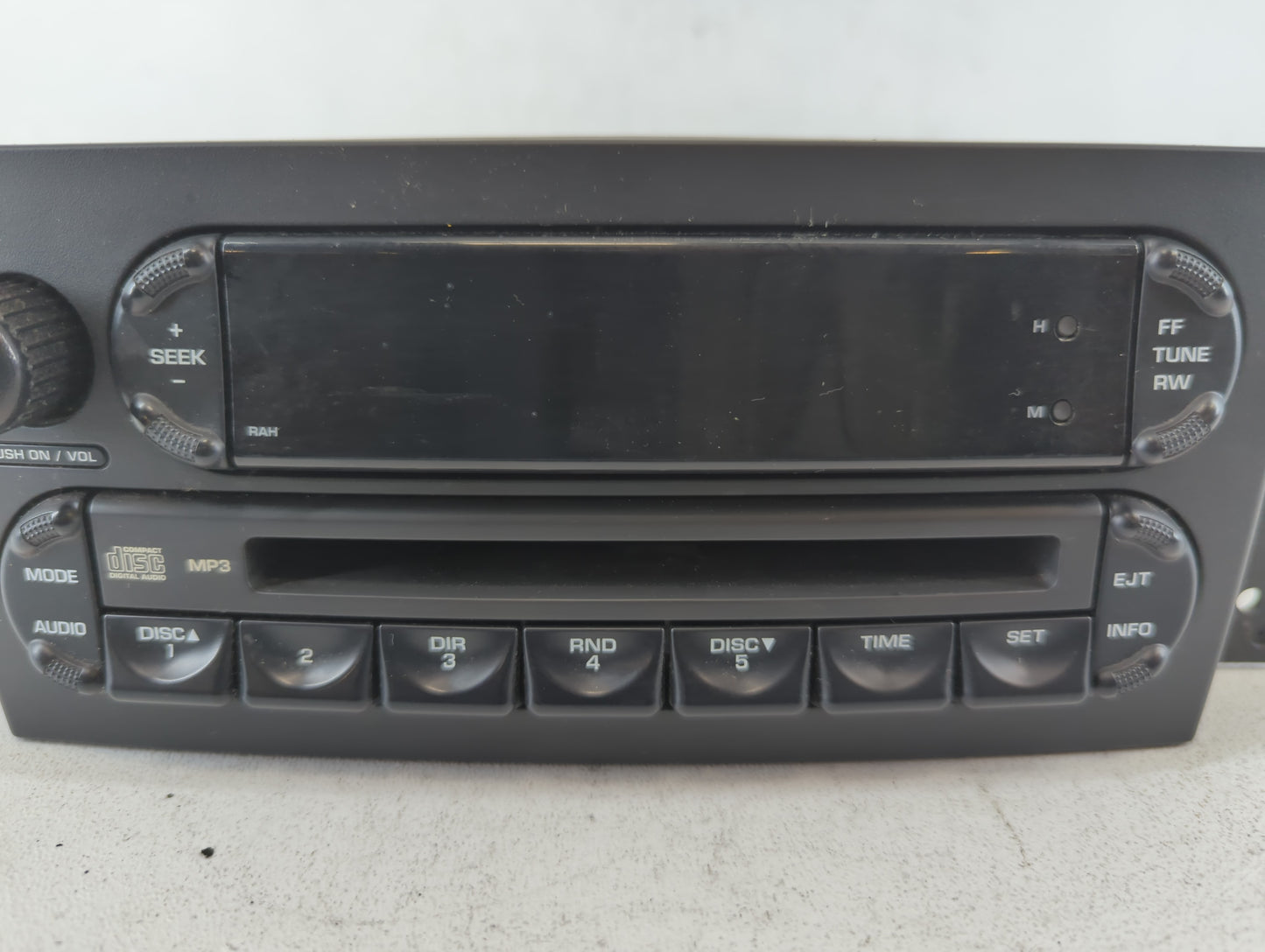 2004-2008 Chrysler Pacifica Am Fm Cd Player Radio Receiver - Oemusedautoparts1.com