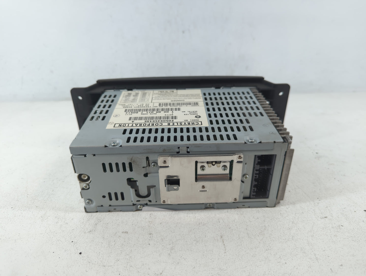 2004-2008 Chrysler Pacifica Am Fm Cd Player Radio Receiver - Oemusedautoparts1.com