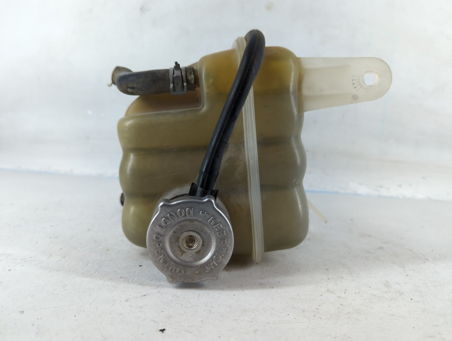 2004 Chrysler Pacifica Radiator Coolant Overflow Expansion Tank Bottle - Oemusedautoparts1.com