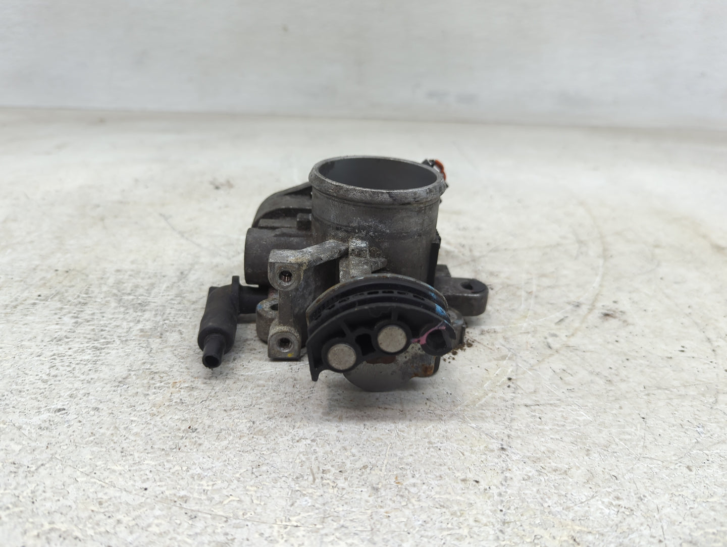 2004-2010 Chrysler Pt Cruiser Throttle Body Fits Fits 2004 2005 2006 2007 2008 2009 2010 OEM Used Auto Parts - Oemusedautopa