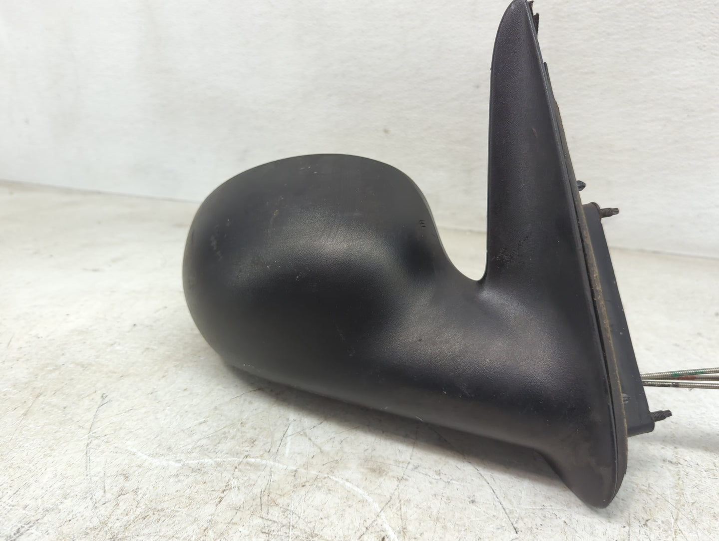 2004-2010 Chrysler Pt Cruiser Passenger Side View Mirror - Right Door Mirror OEM Used - Oemusedautoparts1.com