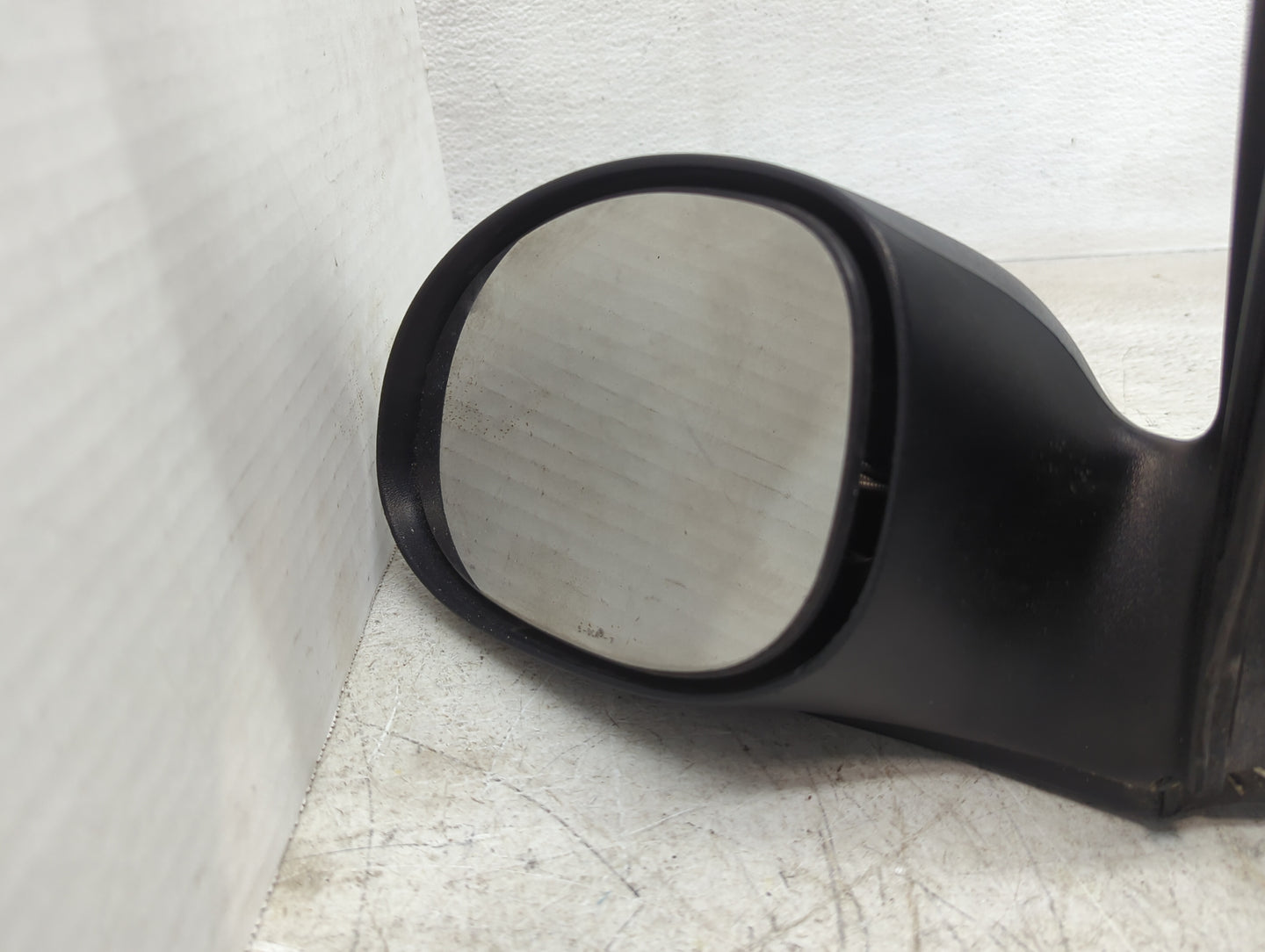 2004-2010 Chrysler Pt Cruiser Driver Side View Mirror - Left Door Mirror OEM Used - Oemusedautoparts1.com