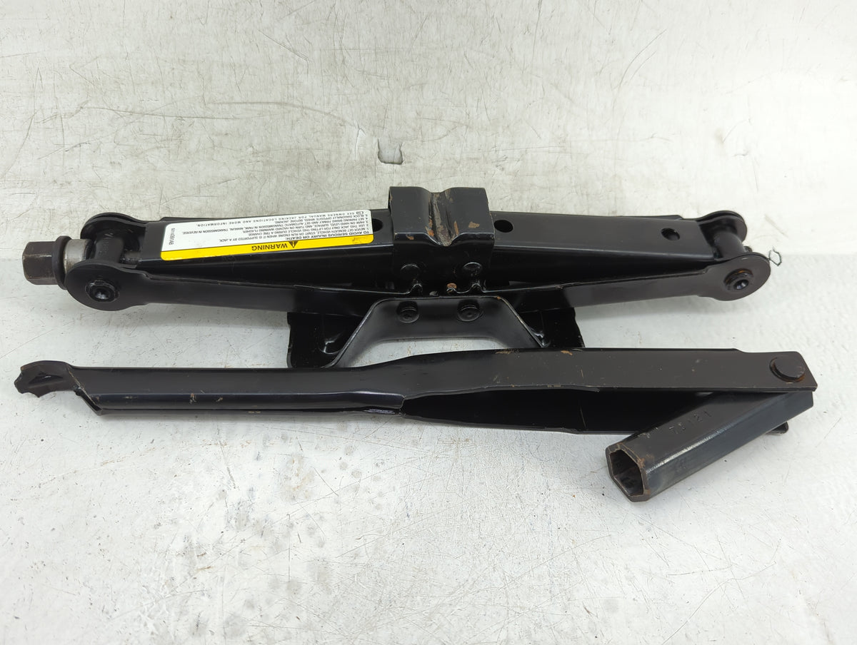 2007 Chrysler Pt Cruiser Spare Scissor Car Jack - Oemusedautoparts1.com