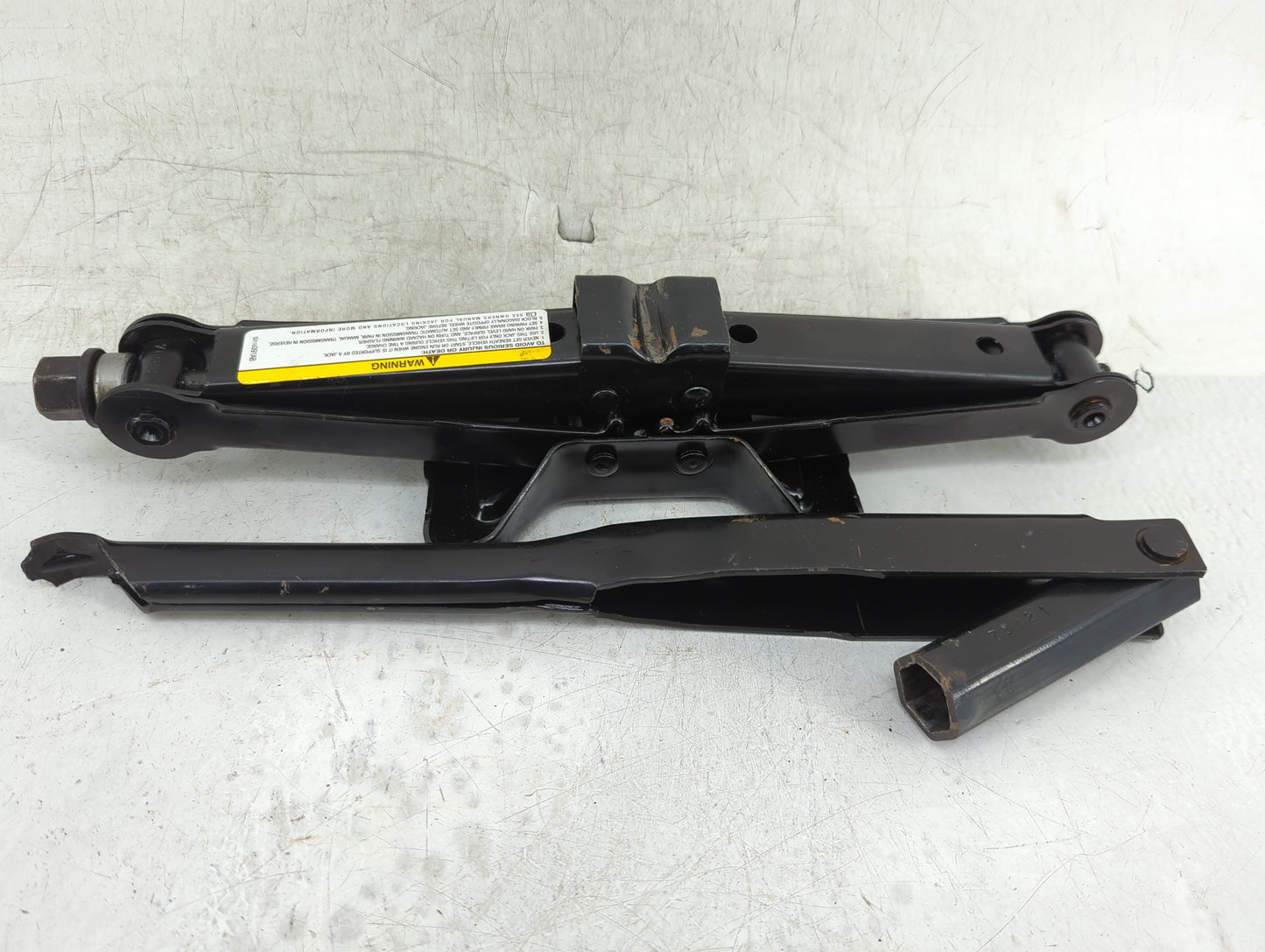 2007 Chrysler Pt Cruiser Spare Scissor Car Jack - Oemusedautoparts1.com