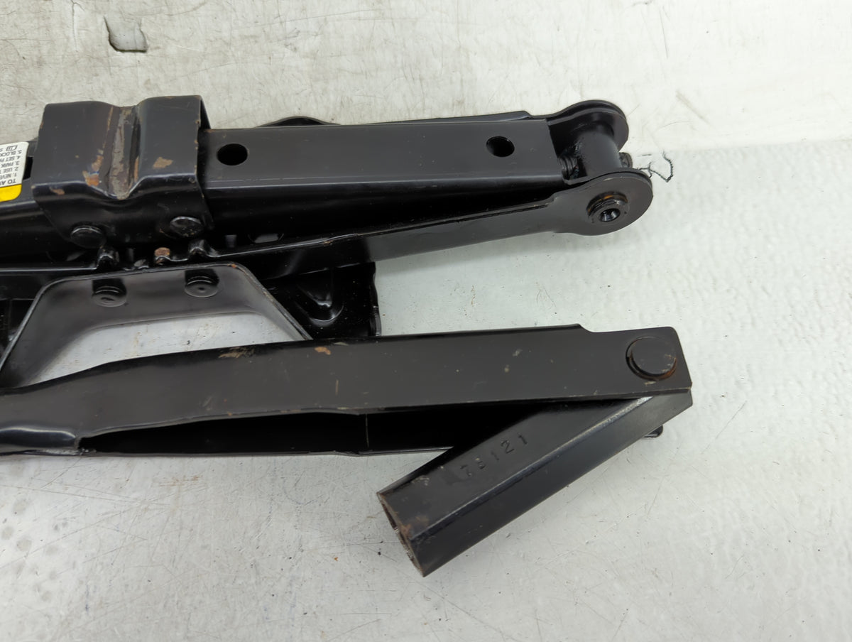 2007 Chrysler Pt Cruiser Spare Scissor Car Jack - Oemusedautoparts1.com