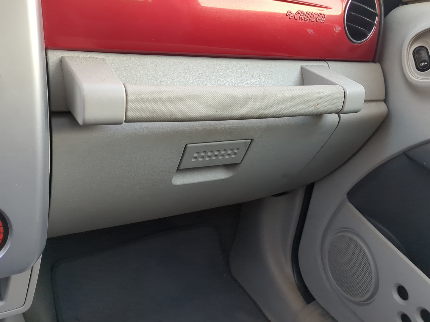 2007 Chrysler Pt Cruiser Passenger Glove Box Door Storage Compartment - Oemusedautoparts1.com