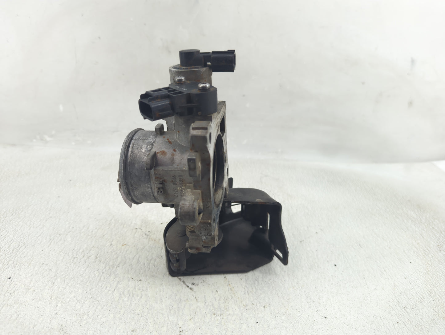 2004-2010 Chrysler Pt Cruiser Throttle Body Fits Fits 2004 2005 2006 2007 2008 2009 2010 OEM Used Auto Parts - Oemusedautopa