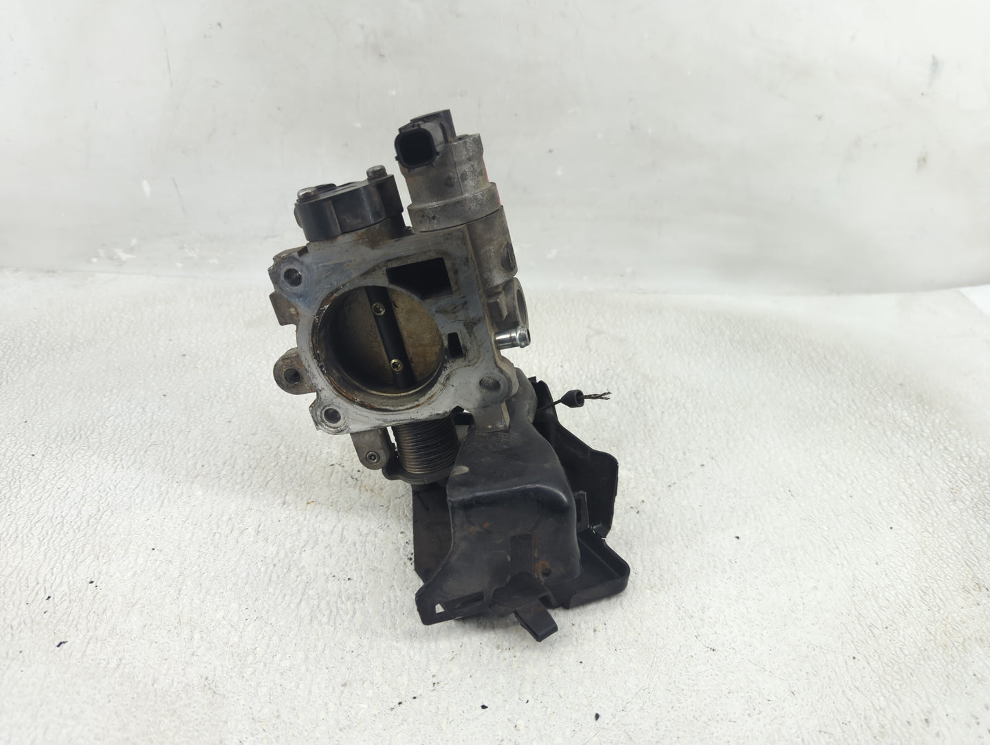 2004-2010 Chrysler Pt Cruiser Throttle Body Fits Fits 2004 2005 2006 2007 2008 2009 2010 OEM Used Auto Parts - Oemusedautopa