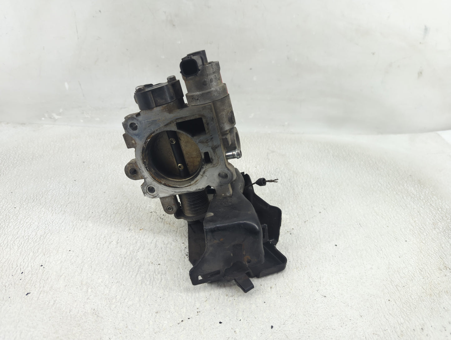 2004-2010 Chrysler Pt Cruiser Throttle Body Fits Fits 2004 2005 2006 2007 2008 2009 2010 OEM Used Auto Parts - Oemusedautopa