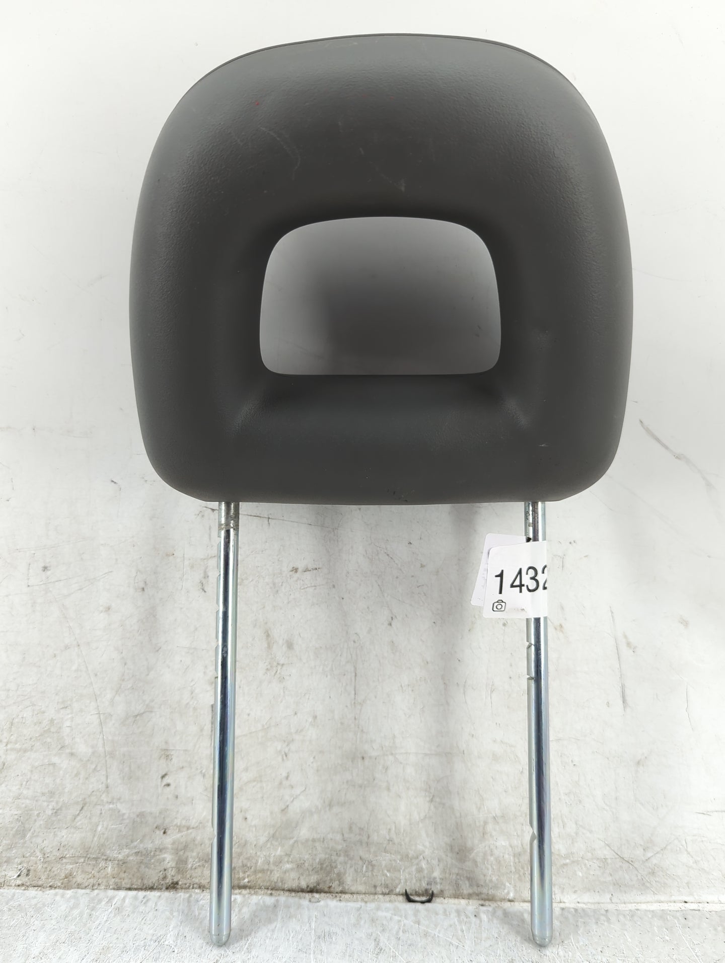 2007-2008 Chrysler Pt Cruiser Headrest Head Rest Front Driver Seat Black 1432838 - Oemusedautoparts1.com