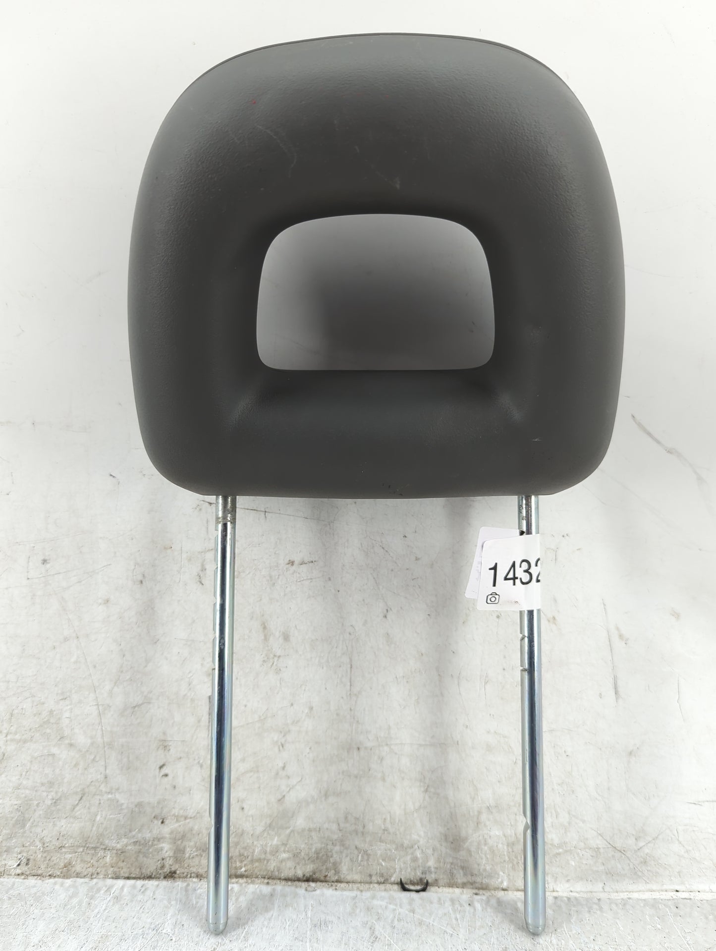2007-2008 Chrysler Pt Cruiser Headrest Head Rest Front Driver Seat Black 1432838 - Oemusedautoparts1.com