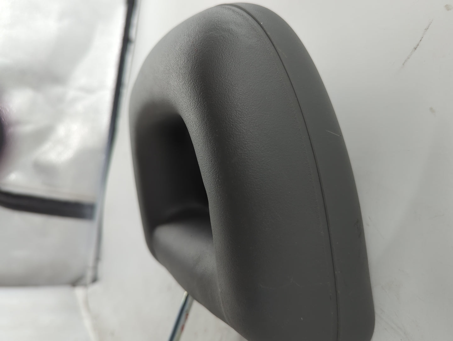 2007-2008 Chrysler Pt Cruiser Headrest Head Rest Front Driver Seat Black 1432838 - Oemusedautoparts1.com