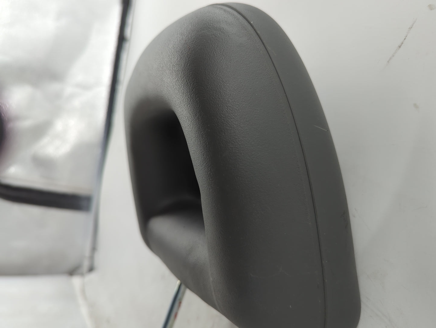 2007-2008 Chrysler Pt Cruiser Headrest Head Rest Front Driver Seat Black 1432838 - Oemusedautoparts1.com