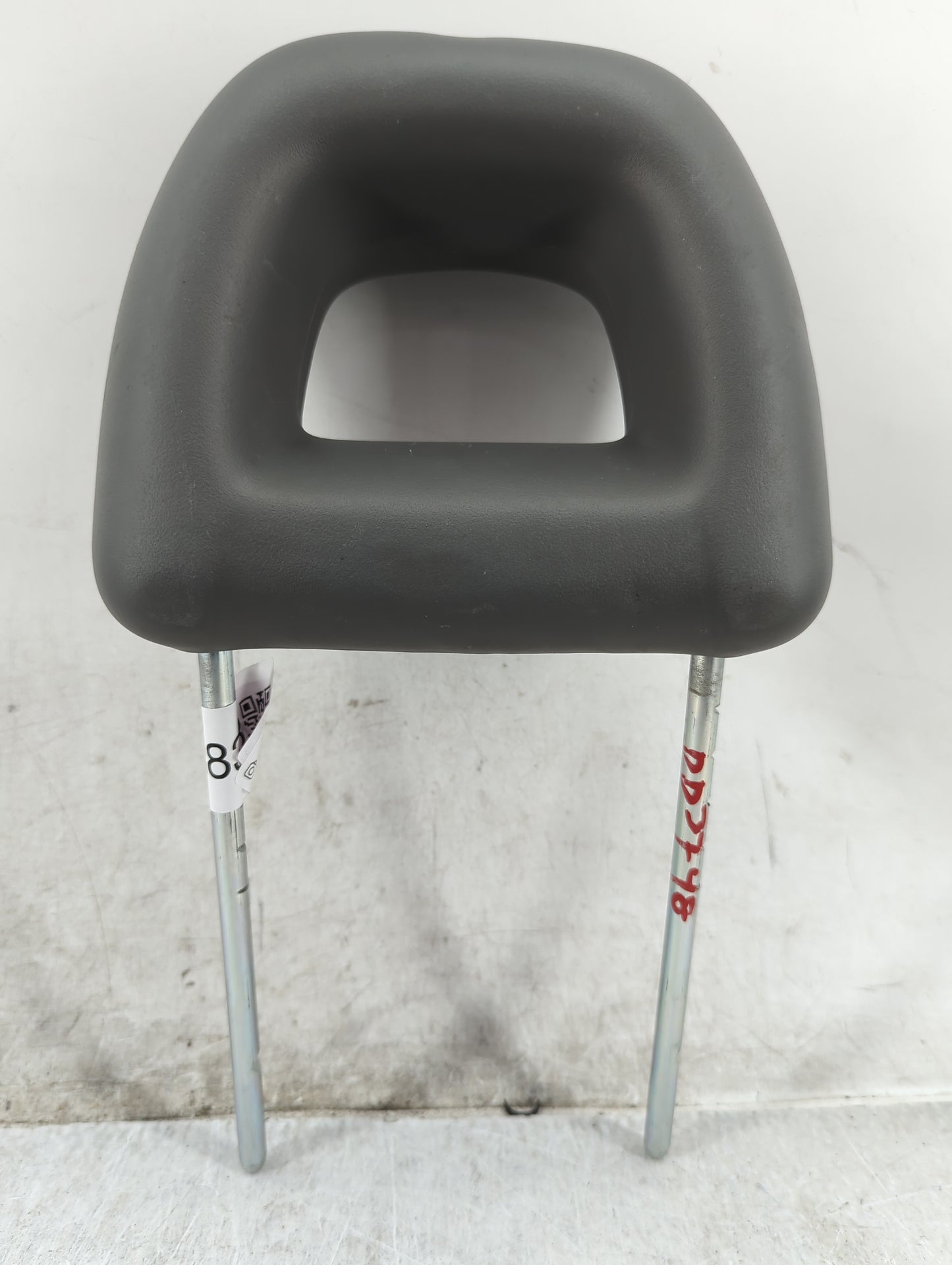 2007-2008 Chrysler Pt Cruiser Headrest Head Rest Front Driver Seat Black 1432838 - Oemusedautoparts1.com